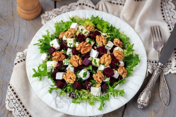 Фото салата из запеченной свеклы с сыром