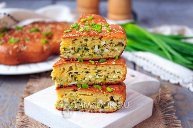 Рецепт пирога из жидкого теста с зеленым луком и яйцом