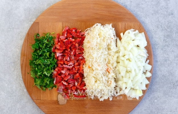 Нарезаем овощи