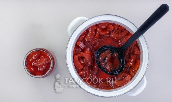 Разложить варенье по банкам