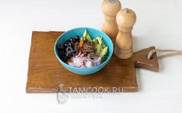 Всыпать соль и перец