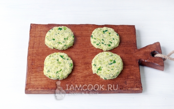 Слепить оладьи