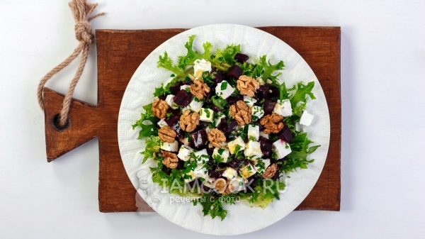 Салат из запеченной свеклы с сыром