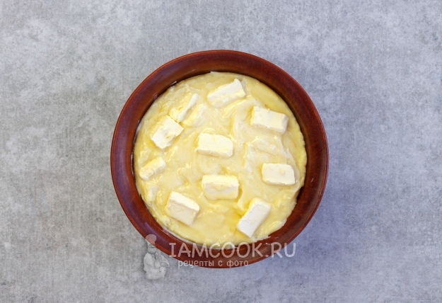 Положить масло