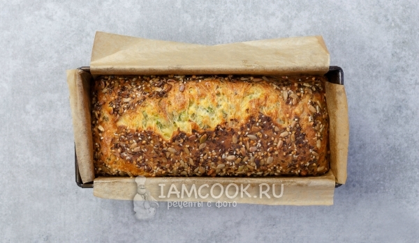 Хлеб с сыром и семечками испёкся