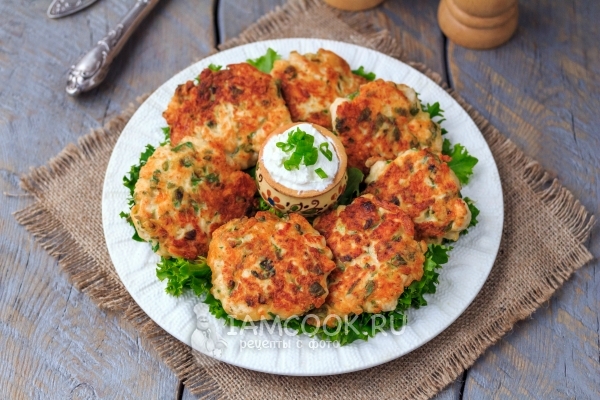 Куриные оладьи с сыром и зеленью