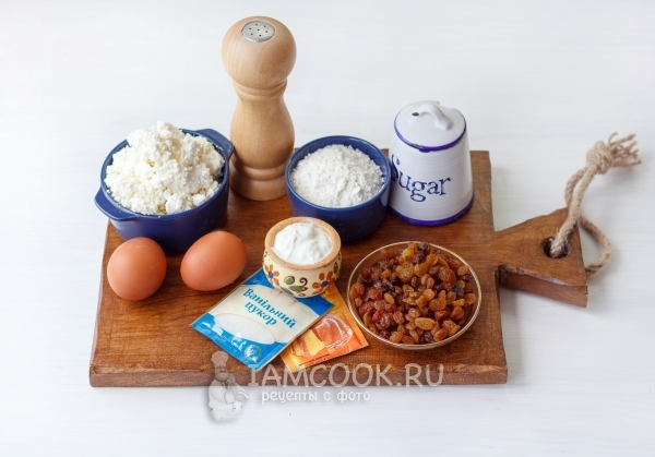 Ингредиенты для сырников с изюмом в духовке