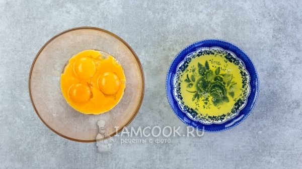 Отделить белки от желтков