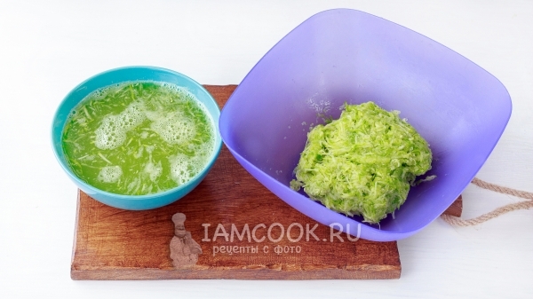 Отжать кабачки