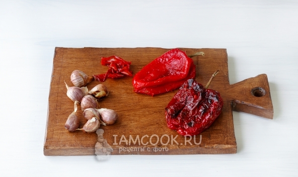 Снять с перца кожицу