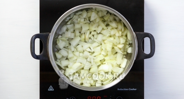 Обжарить лук