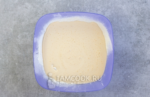 Влить взбитые желтки