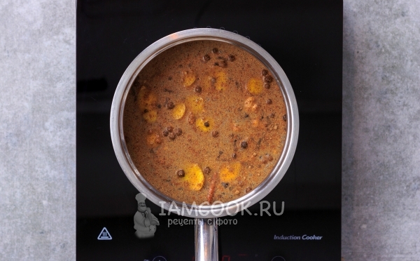 Влить воду и варить