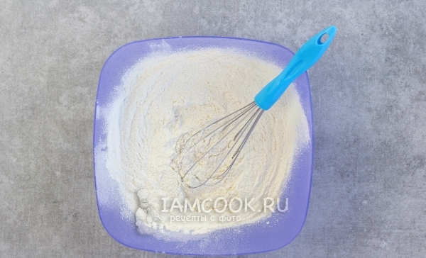 Всыпать муку