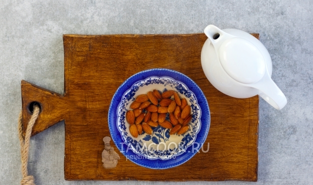 Залить миндаль кипятком