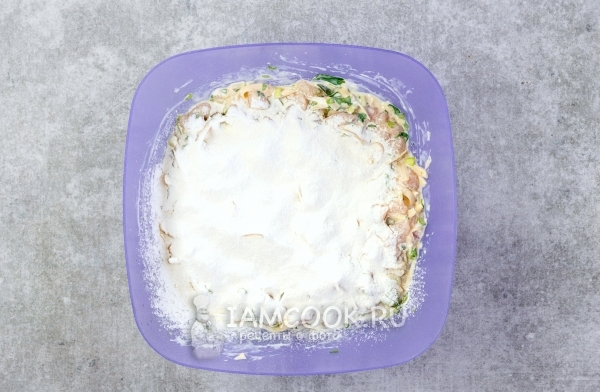 Всыпать муку