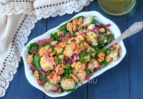 Фото теплого салата из цветной капусты