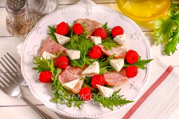 Фото малинового салата