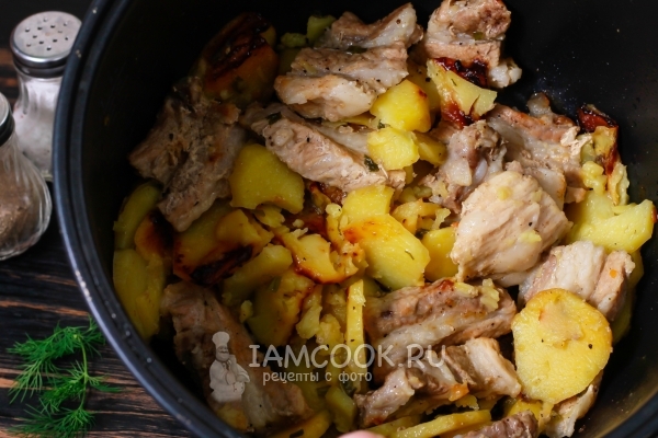 Запеченная картошка с мясом в мультиварке