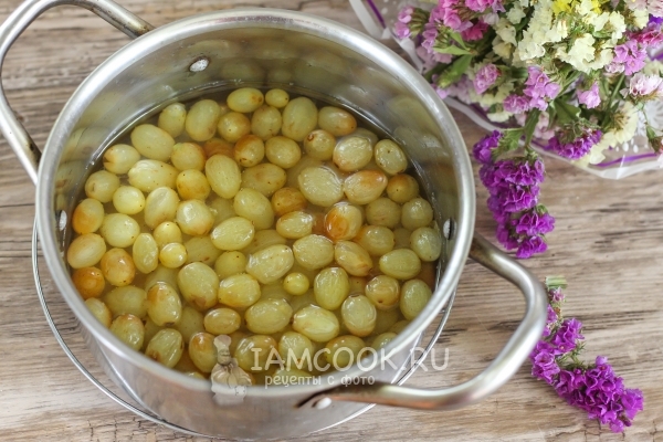 Поварить виноград в сиропе