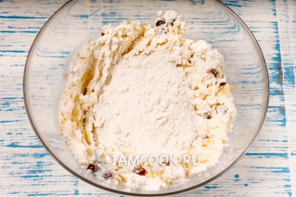 Всыпать муку