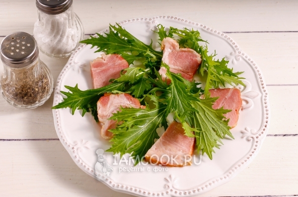 Положить ветчину