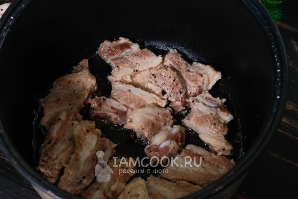 Обжарить мясо