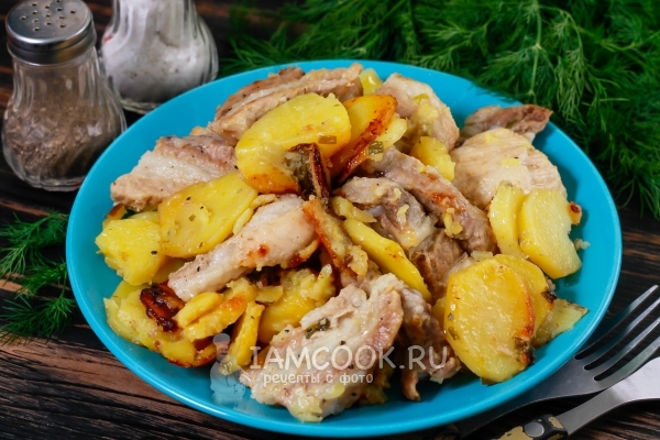 Фото запеченной картошки с мясом в мультиварке