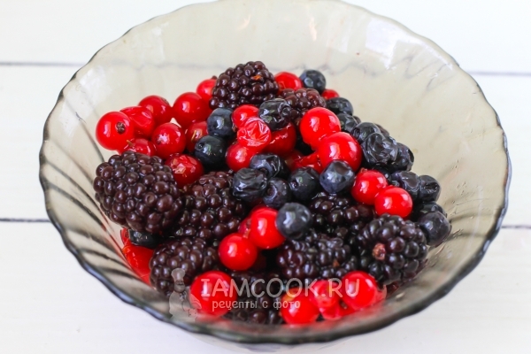 Помыть ягоды