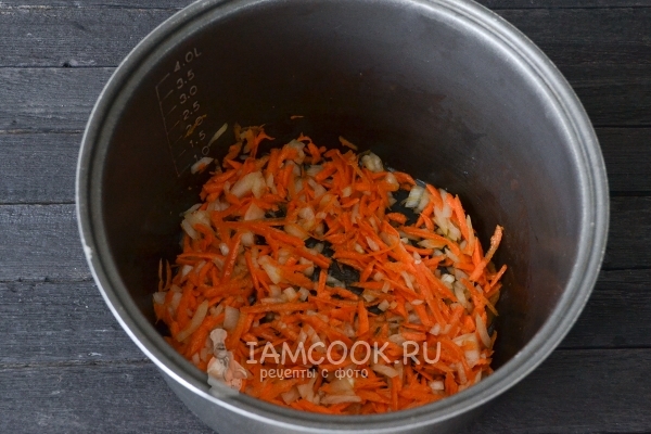 Обжариваем овощи