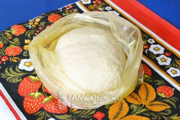 Положить тесто в пакет