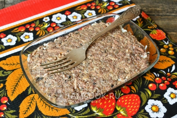 Положить на белки рыбу