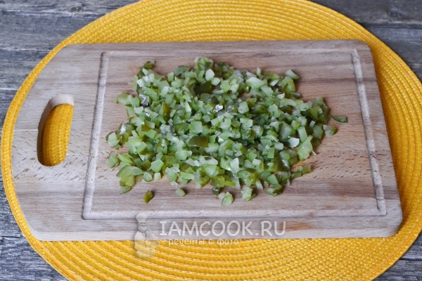 Порезать огурцы