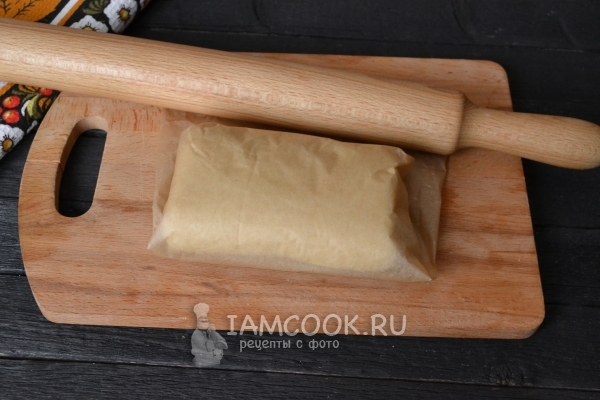 Завернём тесто в бумагу для выпечки