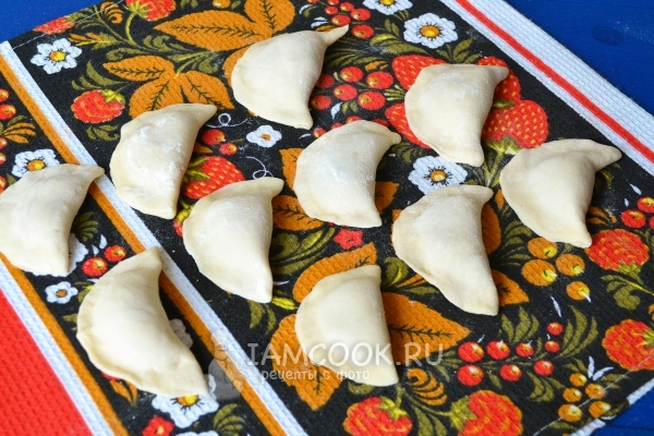 Слепить вареники