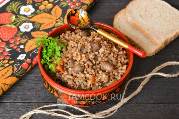 Фото куриных сердечек с гречкой