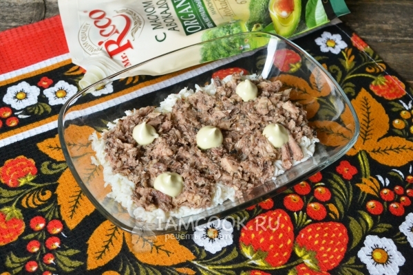 Положить майонез