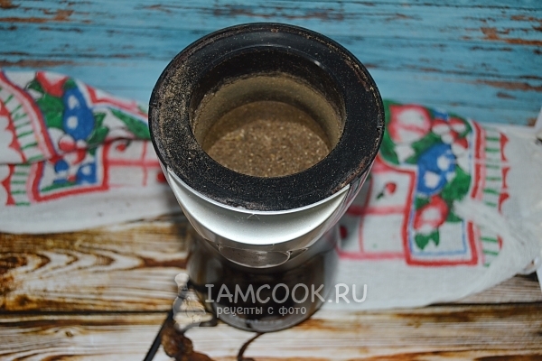 Перемолоть сухие грибы