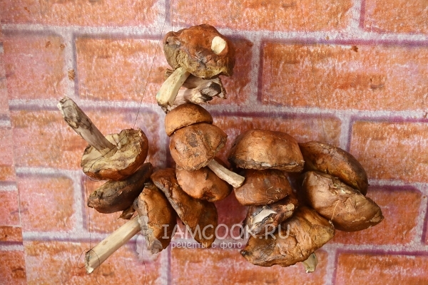 Подвесить грибы за нитку