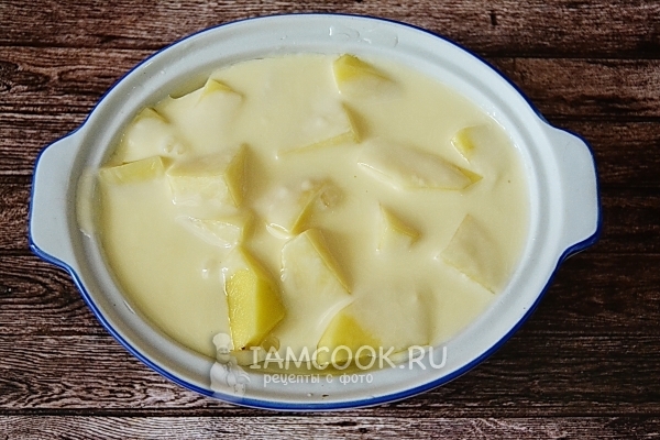 Полить майонезом с водой