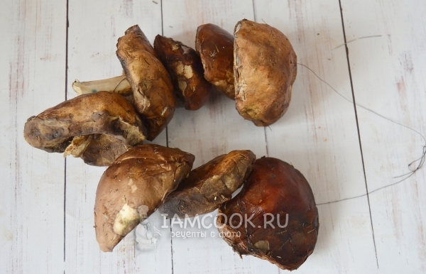 Нанизать грибы на нитку