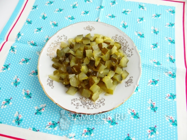 Порезать огурцы