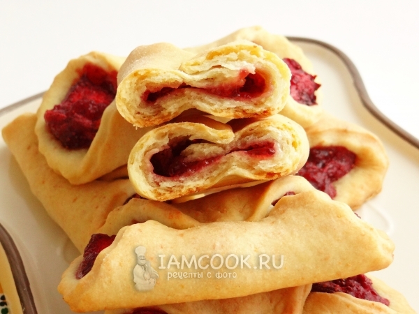 Вкусное печенье с клубникой и творогом