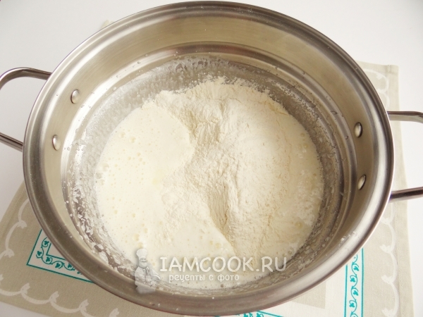 Всыпать муку