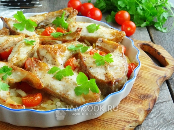 Окунь с картошкой в духовке