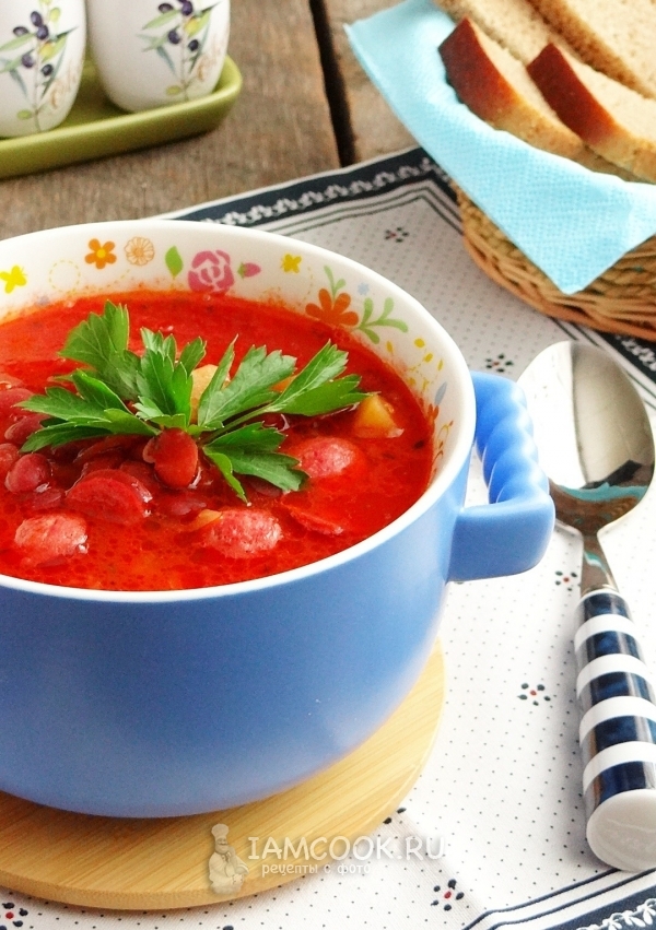 Суп с охотничьими колбасками и фасолью