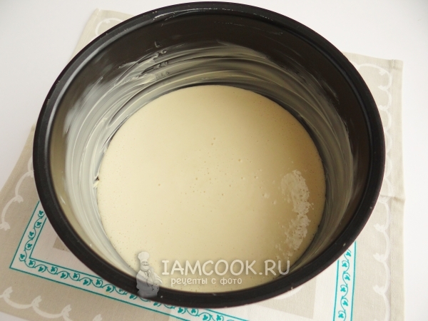 Перелить тесто в чашу