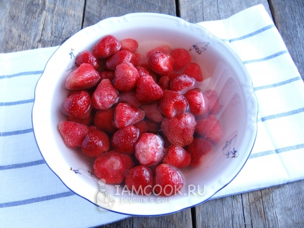 Залить клубнику кипятком