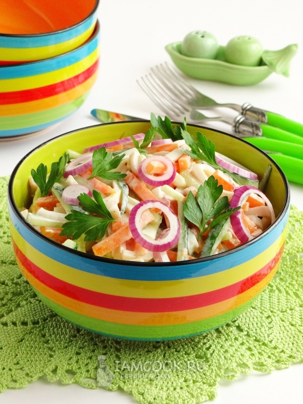 Салат из кальмаров с морковью и огурцом
