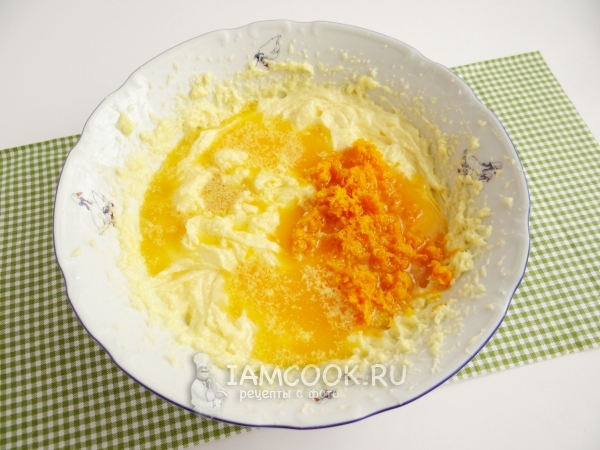 Добавить цедру и сок апельсина